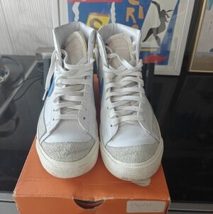 Nike Blazer Mid '77 VNTG in Blue and White